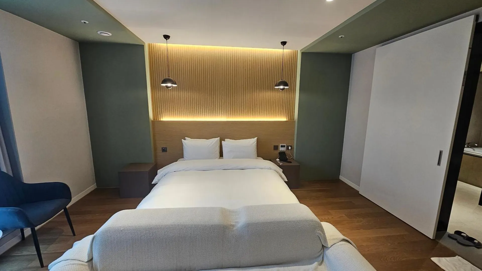 The Gleam Hotel Incheon 2*,  South Korea