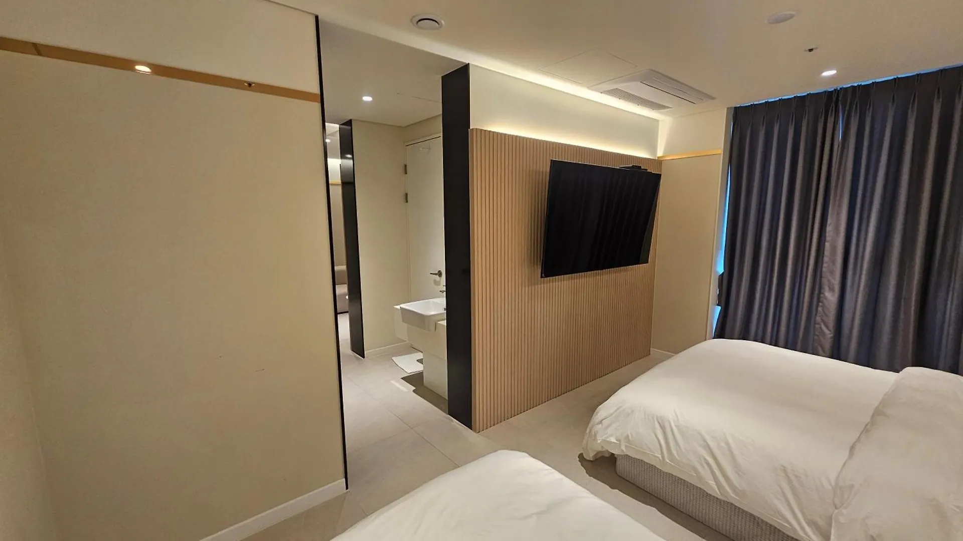 **  The Gleam Hotel 인천 대한민국