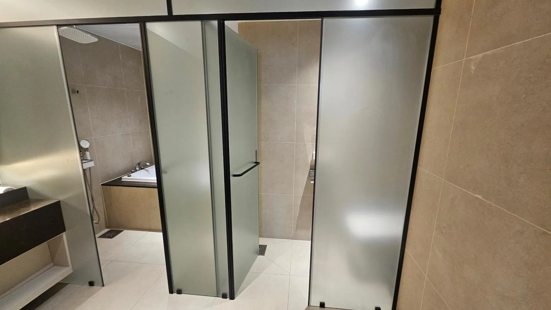 **  The Gleam Hotel Incheon South Korea